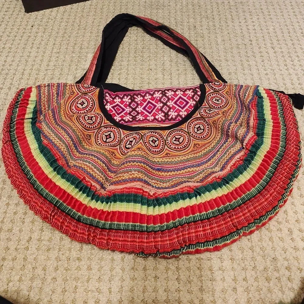 NWT Expressions NYC Artisan Hill Tribe Embroidered Half-Moon Boho Handbag $78